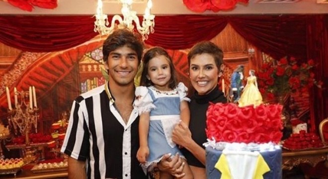 deborah secco festa filha