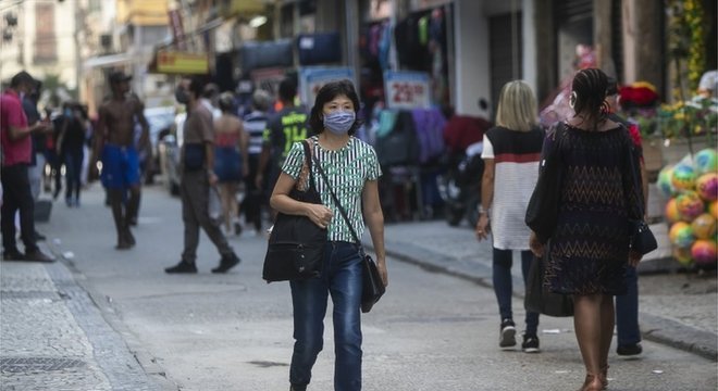 Decisão sobre reabrir comércio é de governadores e prefeitos no Brasil