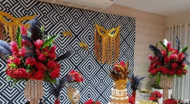 Decoração colorida baile de máscaras