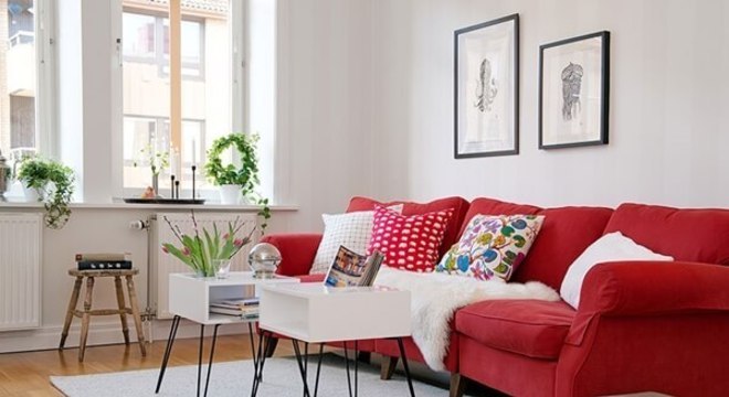 Decoração com sofá vermelho