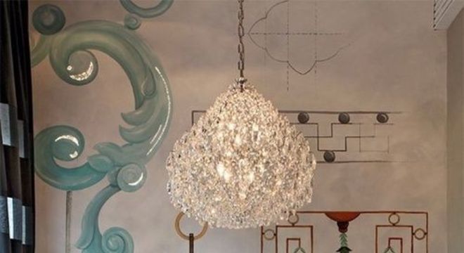 decoração da sala com sofá colorido