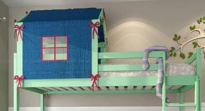 Decoração de beliche em formato de cama casinha