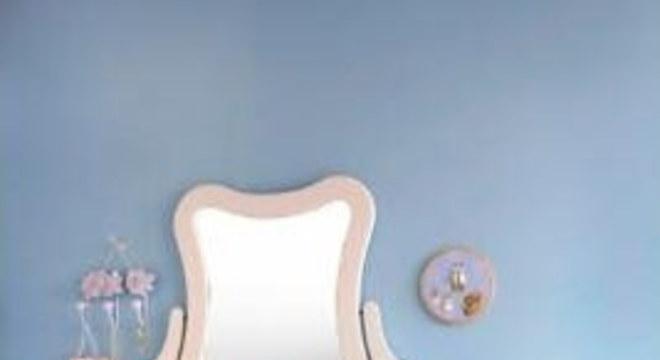 Decoração de quarto de menina com penteadeira infantil