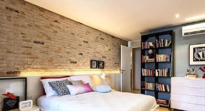 decoração de quarto de moça com parede de tijolinho à vista Foto Ana Furlani