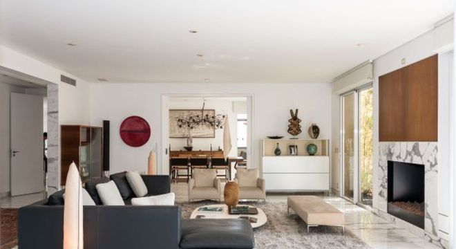 Decoração de sala de estar com cores neutras