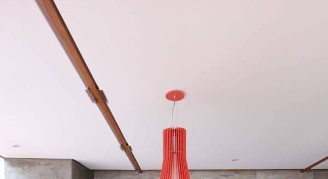 Decoração de varanda com churrasqueira com cimento queimado