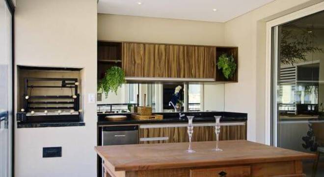 Decoração de varanda com churrasqueira simples e linda