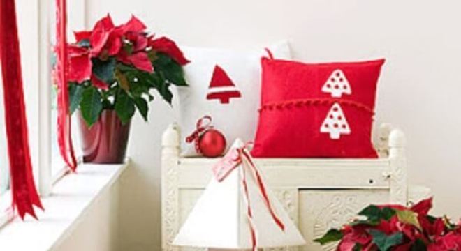 Decoração natalina em tons de branco, vermelho e verde