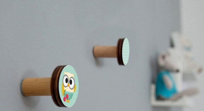 Decore o quarto infantil com gancho de parede criativo