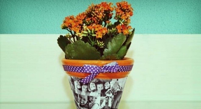 Decoupage com fotos decora o vaso de flor