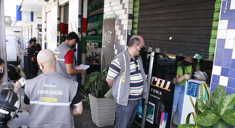 Cidades terão restrição no funciojamento do comércio, além de toque de recolher