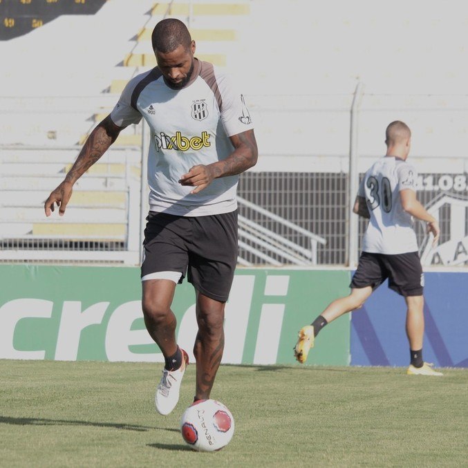 Dedé em treino pela Ponte Preta
