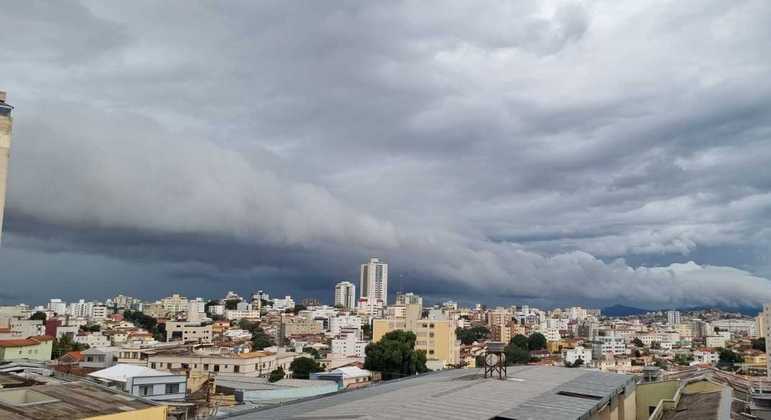 Minas Gerais tem 305 cidades em alerta para chuvas fortes até esta segunda (19)