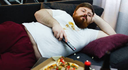 Deitar logo após comer faz mal à saúde?
