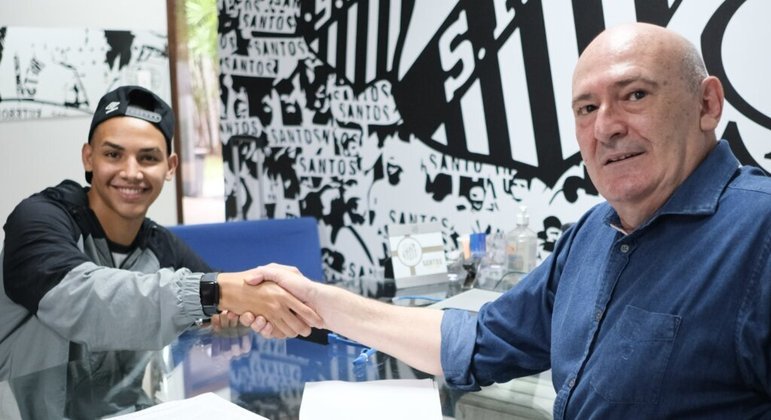 Deivid ao lado do presidente Andrés Rueda