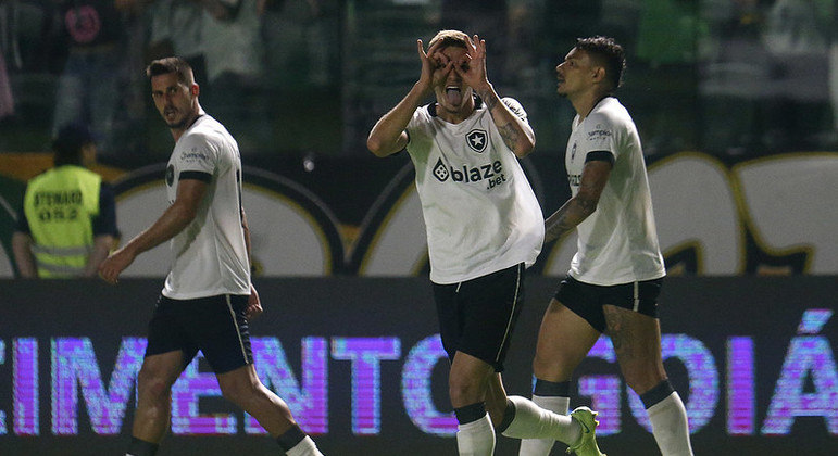 Del Piage marcou o gol do Botafogo na vitória sobre o Goiás