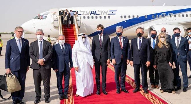 Delegação de Israel no aeroporto de Abu Dhabi, nos Emirados Árabes