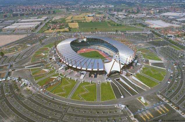 Delle Alpi - Utilizado pela seleção brasileira durante toda realização da Copa de 1990, sua construção foi realizada para a principal competição entre seleções do planeta. O local ficava em Turim, sendo usado por Juventus e Torino. Sua demolição aconteceu em 2008 para dar espaço para o Juventus Stadium