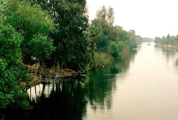 Delta do Nilo, Egito (área: 8964 km²): Está situado numa zona onde os ramos Roseta e Damieta se encontram, na costa norte do Mar Mediterrâneo. É uma área com muitos pântanos, que há quase 5 mil anos é usada para agricultura intensiva.
