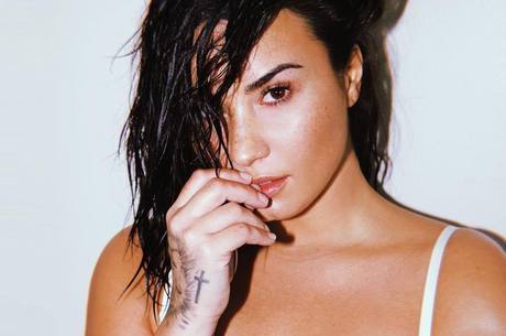 Demi Lovato está consciente após overdose