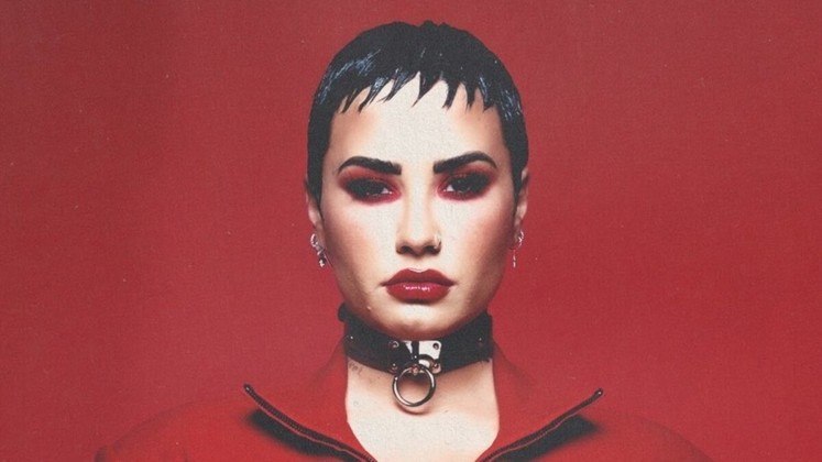 Demi Lovato – Do pop para o rockCom intervalo de apenas um ano desde o Dancing with the Devil até o Holy Fvck, Demi Lovato mudou totalmente seu repertório. Enquanto o primeiro apresenta a sonoridade mais pop e R&B, o lançamento da última sexta (19) retoma as origens da cantora, com uma sonoridade bem marcante de rock. A artista chegou a fazer um 