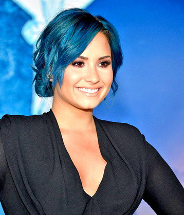 Demi Lovato - Cantora e compositora americana, 29 anos 