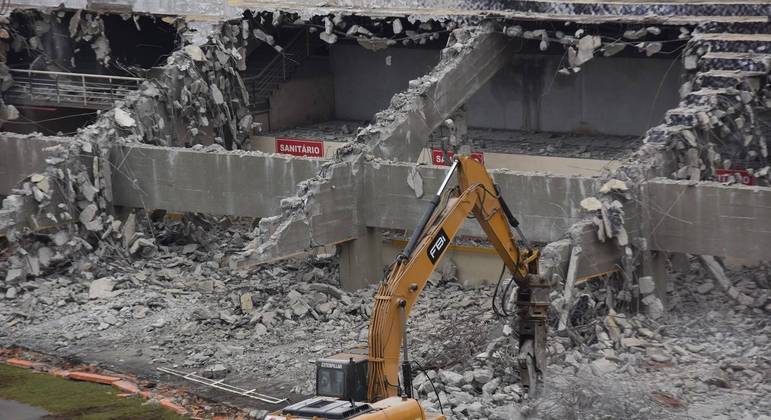 Demolição do tobogã do Pacaembu