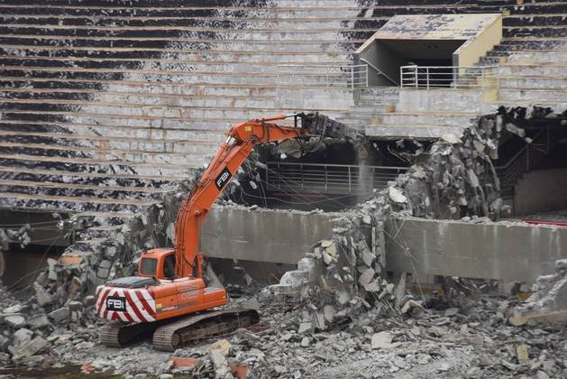 As obras começaram após a Prefeitura de São Paulo emitir um alvará que autorizou o início da reforma. A obra do Complexo Pacaembu vai custar R$ 400 milhões e deve durar mais de dois anos