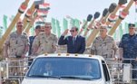 A parada militar contou com a presença do presidente do Egito, Abdel Fattah al-Sisi, que passou em revista as tropas