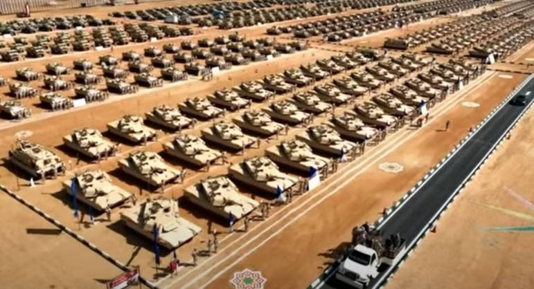 Centenas de tanques de guerra foram alocados no deserto para o evento