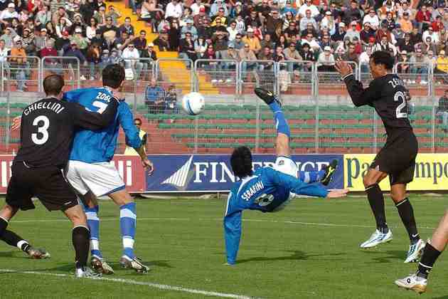 Dentre as provas obtidas pela investigação, foram divulgados conversas por telefone do presidente da Juventus na época, Luciano Moggi, propondo o esquema. Quando descoberto, o escândalo resultou no rebaixamento da Juventus, além da perda dos últimos dois títulos italianos conquistados em 2005 e 2006.