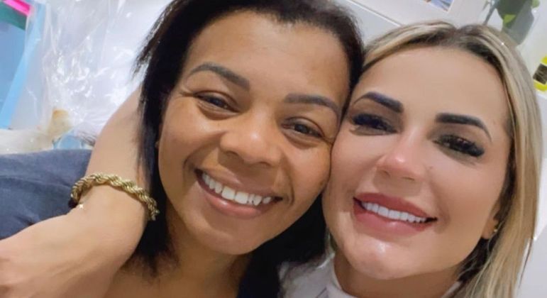 Deolane Bezerra e Valquiria Nascimento decidiram conversar e reataram a amizade

