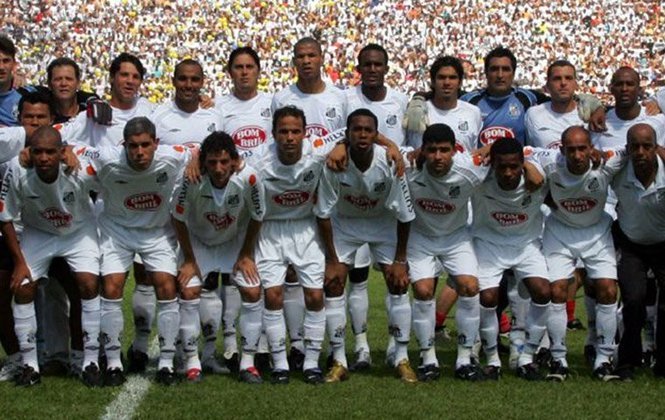 Depois, aparecem Santos, de Santos (SP), e Flamengo, do Rio de Janeiro, ambos com 8. Os paulistas foram campeões em 1961, 1962, 1963, 1964, 1965, 1968, 2002 e 2004. 