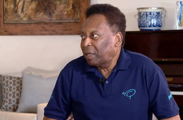 Depois de um procedimento para a remoção dos cálculos, Pelé teve complicações e precisou voltar ao hospital. Em 2015, precisou se submeter a outra cirurgia, dessa vez para tratar um inchaço na próstata.