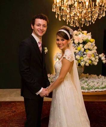 Depois de voltarem a ficar juntos, Sandy e Lucas se casaram em setembro de 2008, em uma cerimônia intimista em Campinas, interior de São Paulo.