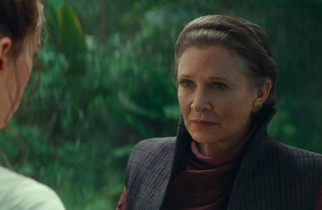 Depois disso outros filmes repetiram a dose, como quando recriaram digitalmente parte das cenas com a atriz Carrie Fisher em “Star Wars: A Ascensão Skywalker” (2019) – a atriz havia morrido em 2016.