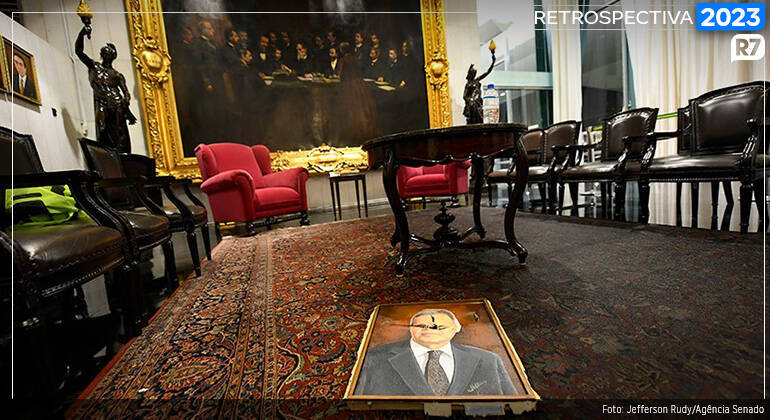 Relógio raro, mesa de trabalho de&nbsp;Juscelino Kubitschek e acervos de famosos foram alvo de destruição por parte dos extremistas no Palácio do Planalto