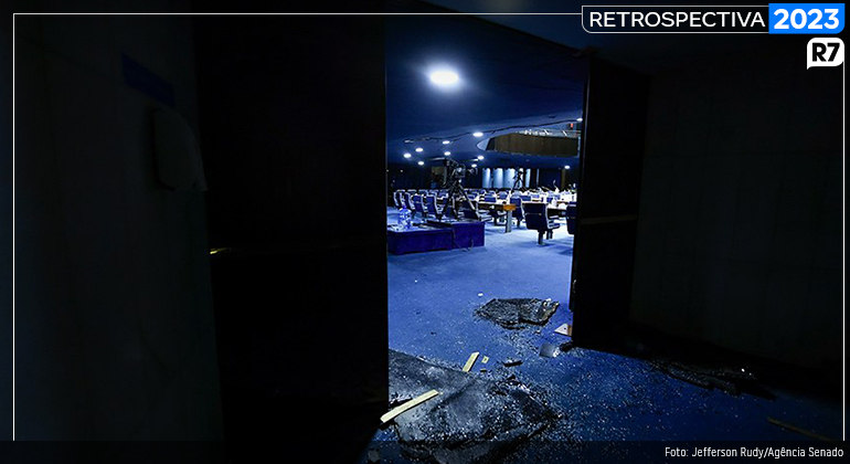 Veja mais fotos da destruição causada por extremistas no Senado