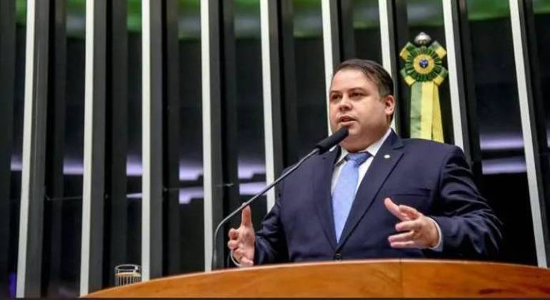 Deputado federal Julio Cesar Ribeiro durante discurso na Câmara dos Deputados