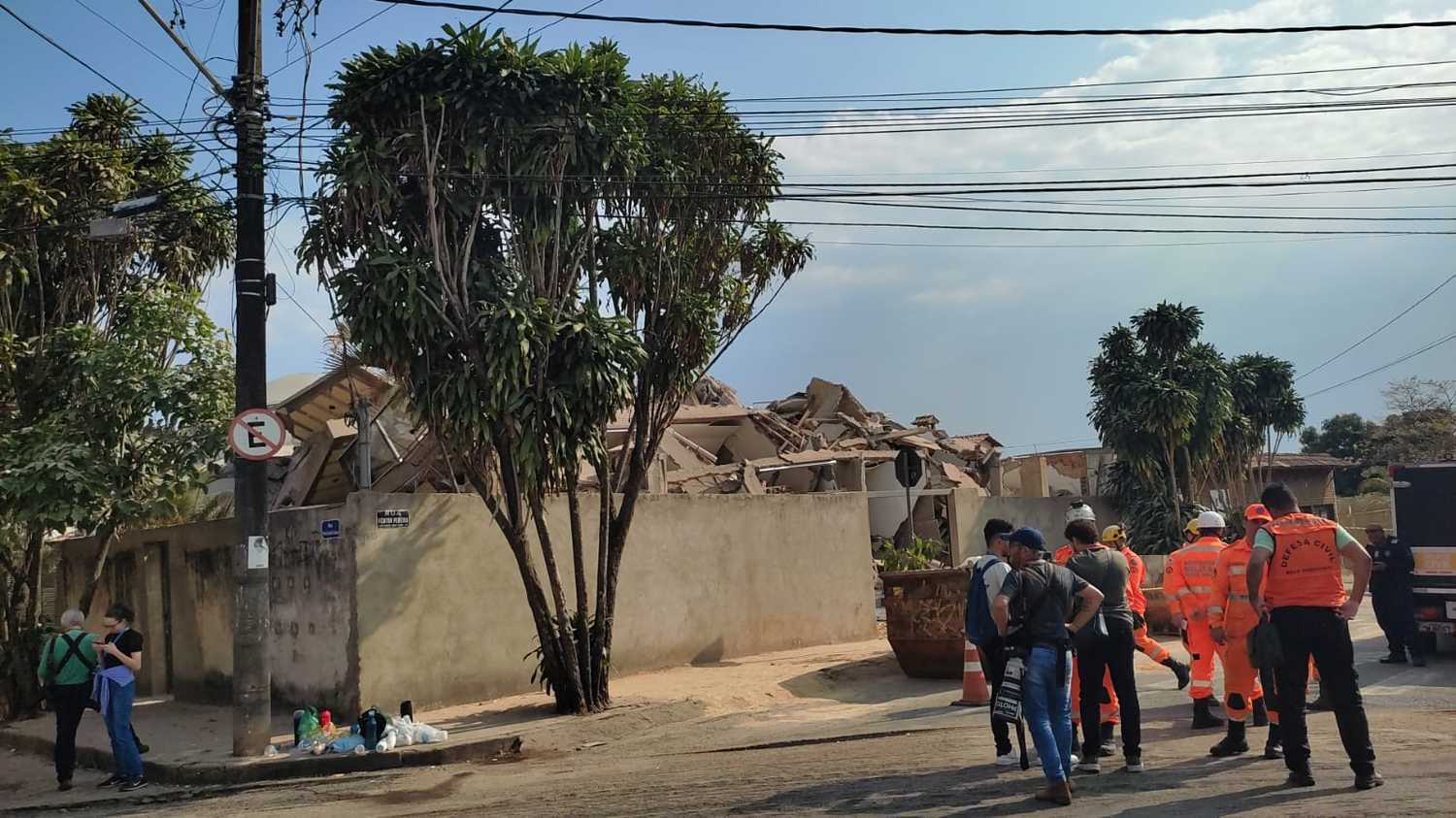 Prédio desaba em BH: vídeo mostra momento da queda