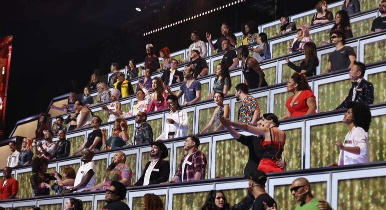 Jurados marcam a quarta noite de apresentações com canção do grupo Fundo de Quintal