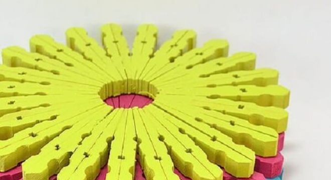 Descansos de panela de madeira feitos com pregadores de roupa