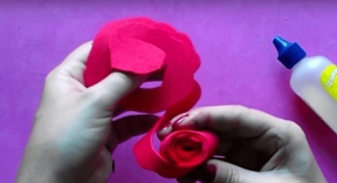 Descubra como fazer flores de EVA