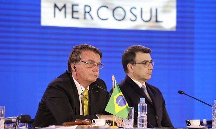 Desde 2008, o RG vale também como Passaporte nos países-membros do Mercosul (Mercado Comum do Sul): Argentina, Paraguai e Uruguai. 
