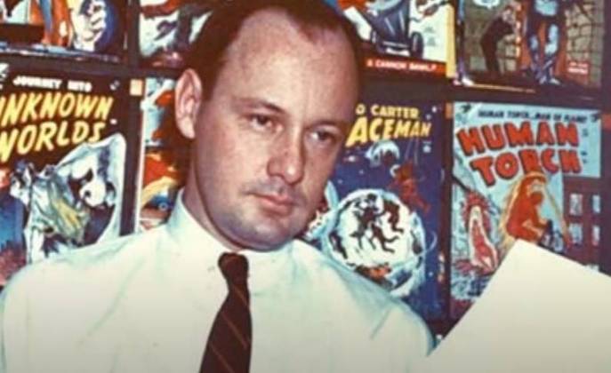 Desde menino, Lee sempre gostou de escrever. Seu primeiro emprego foi como assistente da editora Timely Comics. uma subdivisão de uma empresa que se tornaria a Marvel Comics.