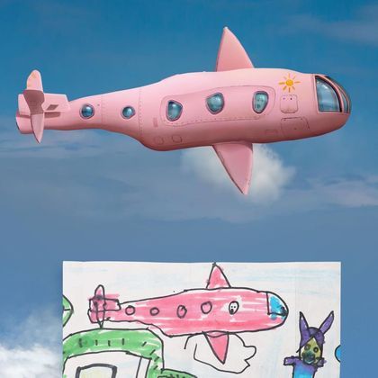 E não são apenas animais que ganham vida nas mãos do artista. Quem não gostaria de dar uma volta neste avião cor-de-rosa?