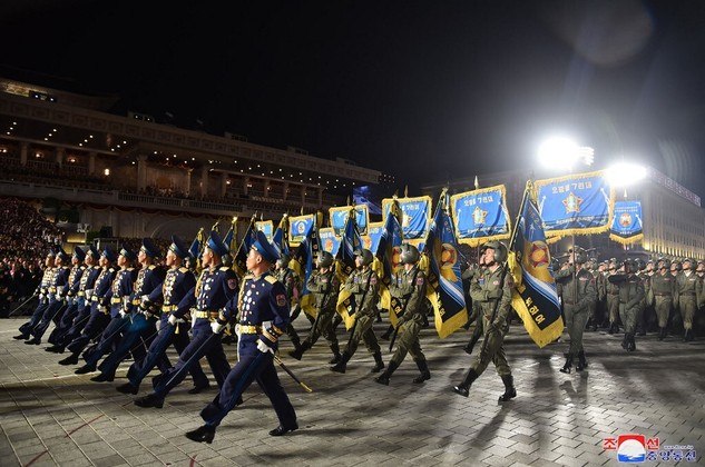 Desfile militar Coreia do Norte Kim Jong-un