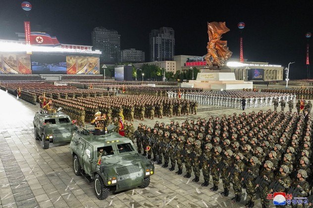 Desfile militar Coreia do Norte Kim Jong-un