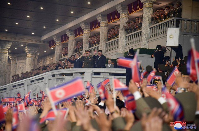 Desfile militar Coreia do Norte Kim Jong-un