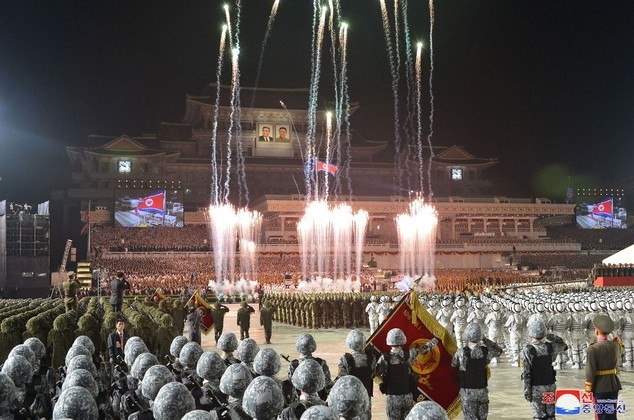 Desfile militar Coreia do Norte Kim Jong-un